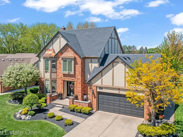 14935 Crofton Dr, Shelby Township, MI 48315