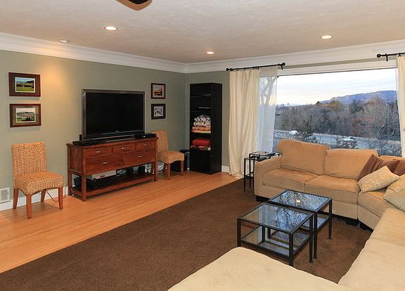 3rd image of 2670 S Berkeley Cir