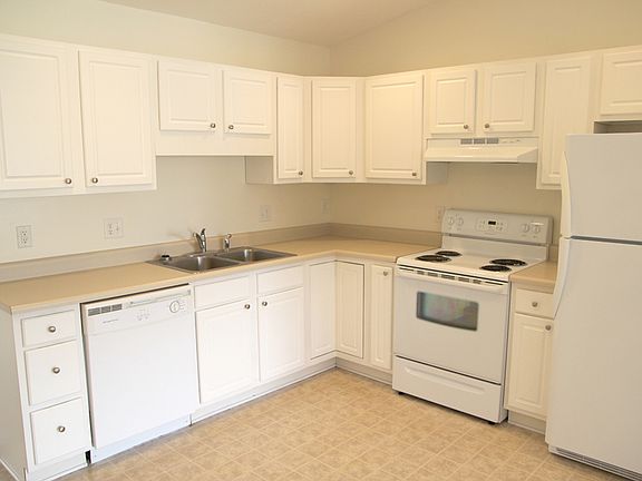 2nd image of 104 Brookside Dr Unit D