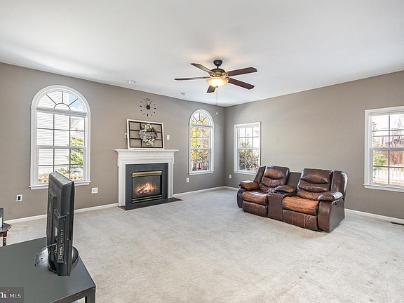4th image of 34 Wild Rose Dr