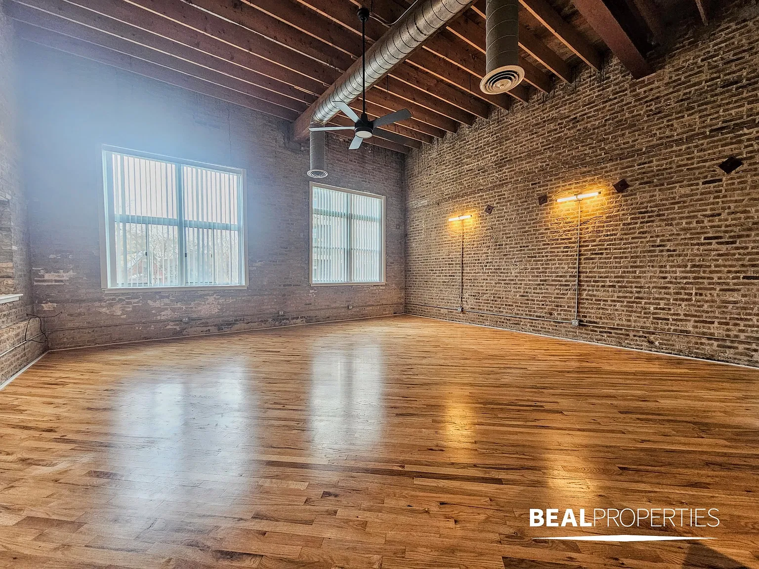 2320 N Damen Ave — Photo 2
