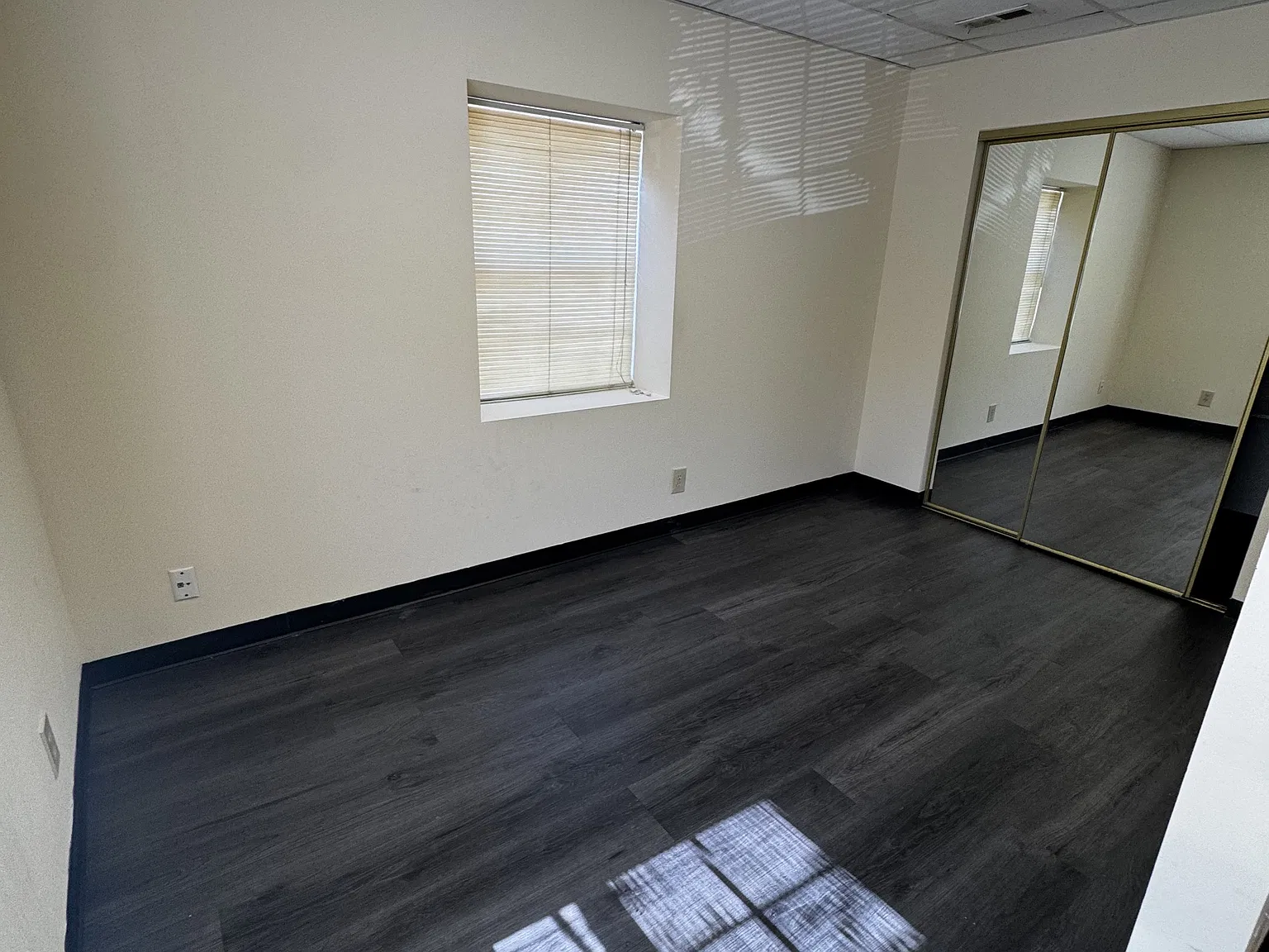 Sugar Creek Plaza Apartments - B1 — Photo 2