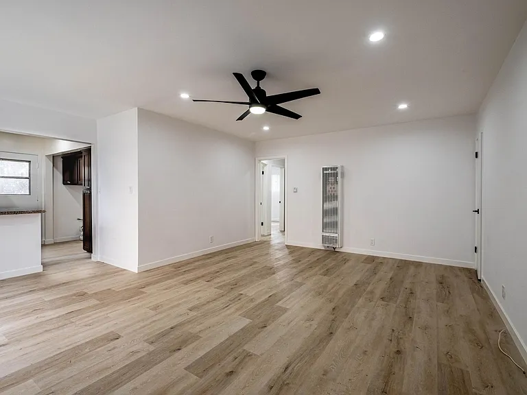 608 Illinois Ct #3 — Photo 6