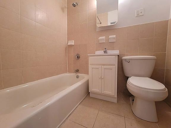 5th image of 135 E 17th St #7Z