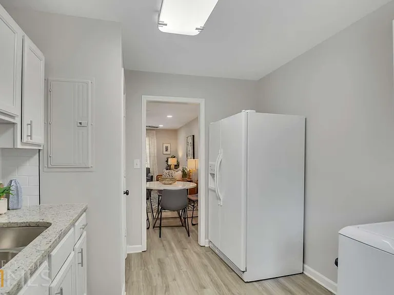 5551 Davis Dr — Photo 6