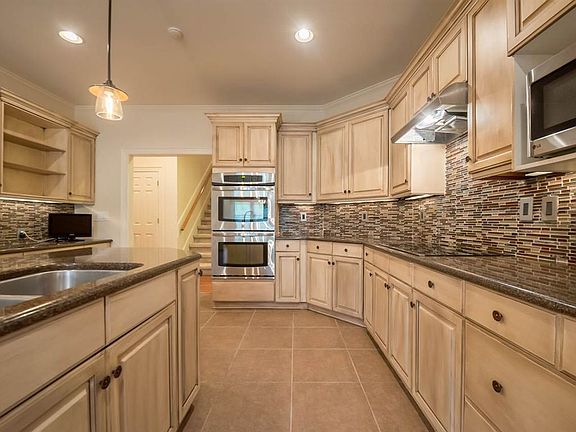 4th image of 380 Edenwood Dr