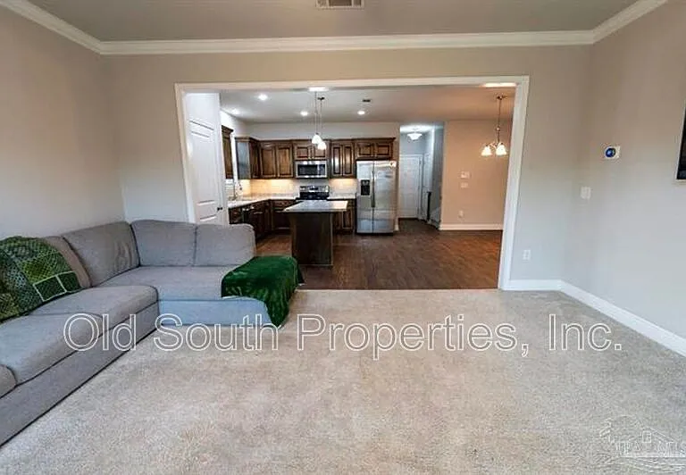 1060 Bretts Way — Photo 3
