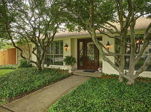 2nd image of 2900 Shalimar Dr