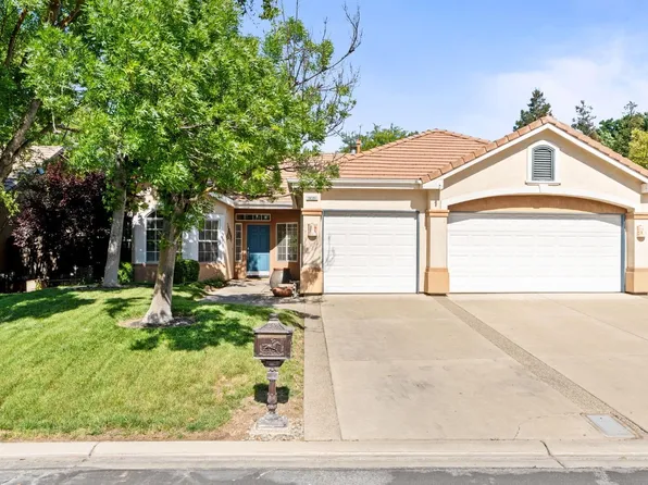 10597 E Fieldstone Ave, Clovis, CA 93619