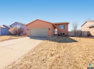 713 S Tanglewood Ave, Sioux Falls, SD 57106
