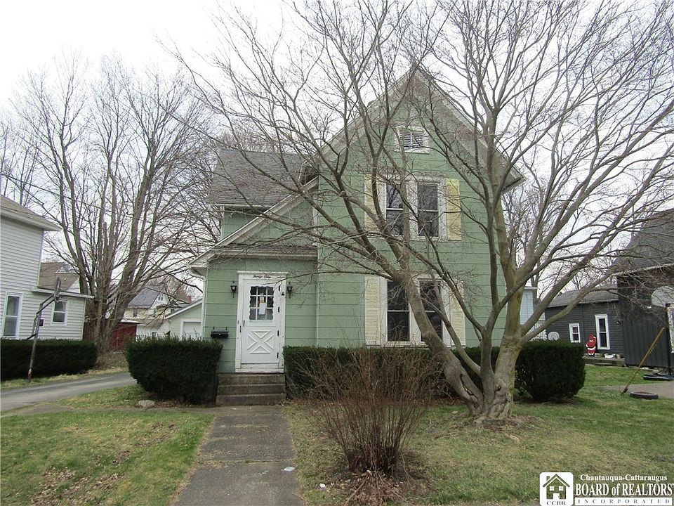 1st image of 31 Cottage St