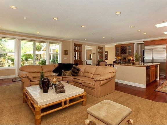 Kitchen/great room combo