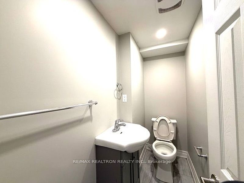 Toronto House for rent - 3 Bedrooms — photo 8