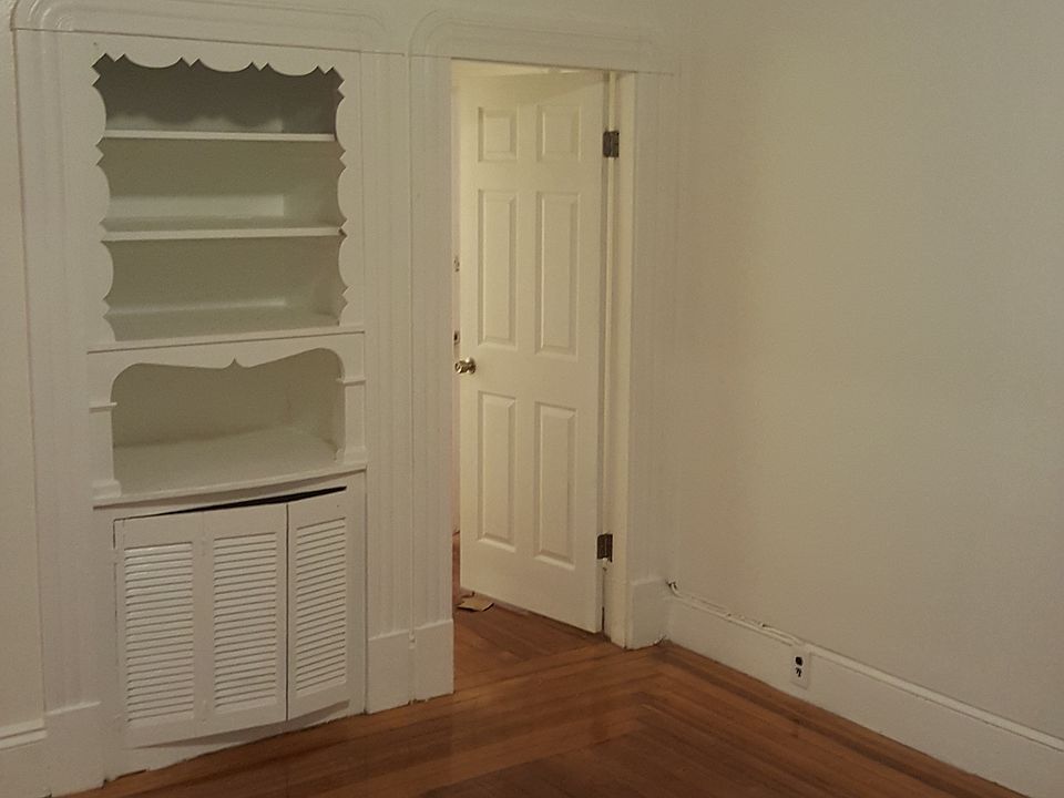 2nd image of 5 Ventura St