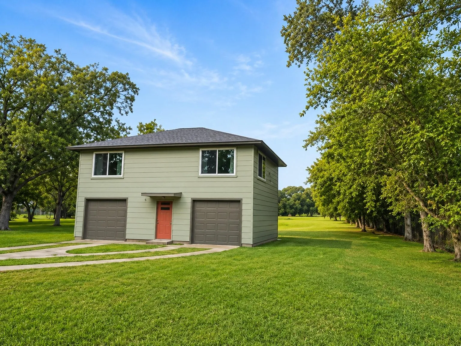 2 bed, 1.0 bath, 832 sqft, $1,295 — Photo 1
