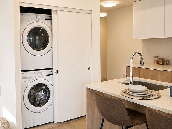 5th image of 245 Bewicke Ave #208