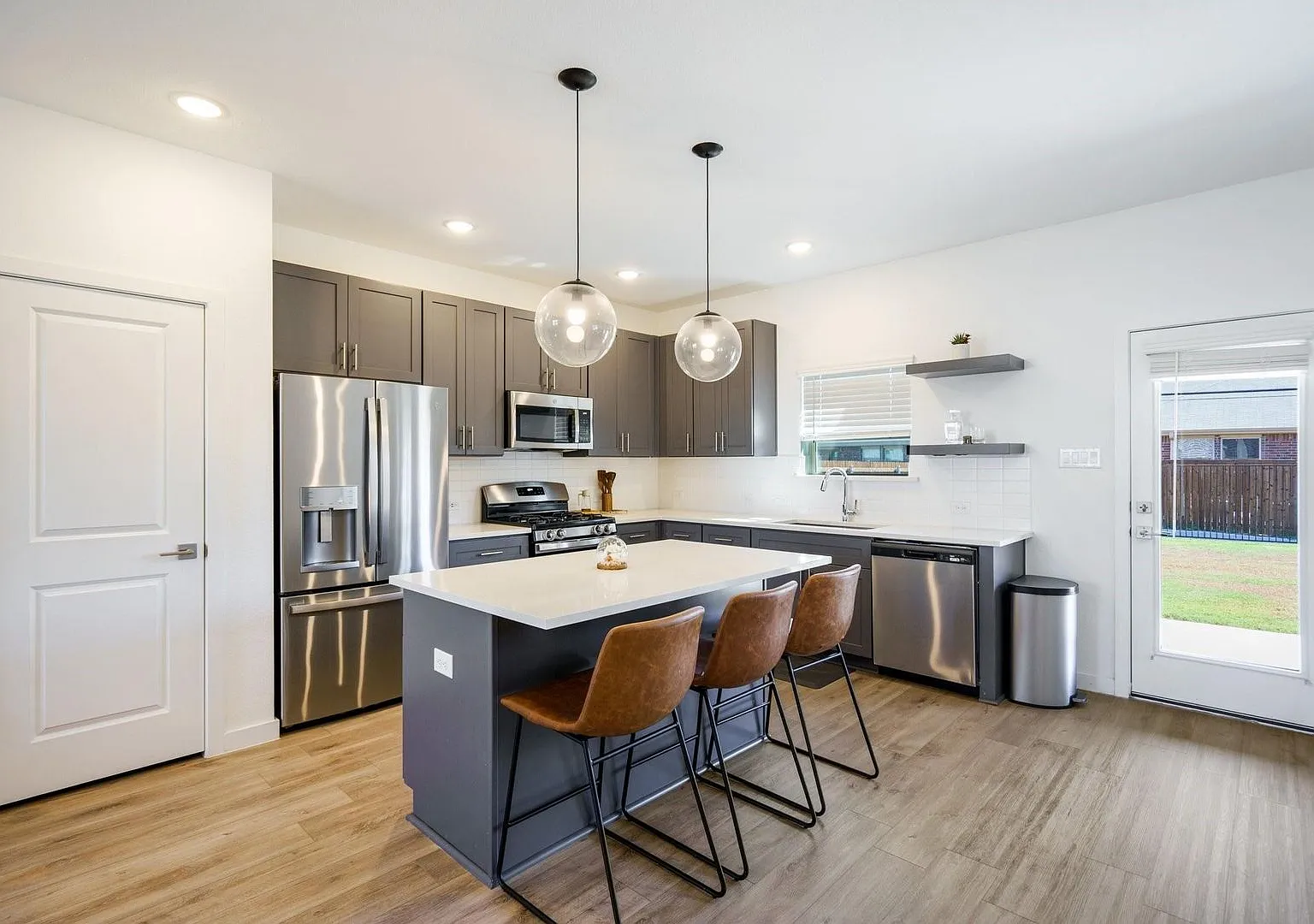 Beautiful 2 story home in Seagoville — Photo 4
