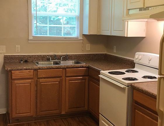 2nd image of 1305-1311 Pecan Ct