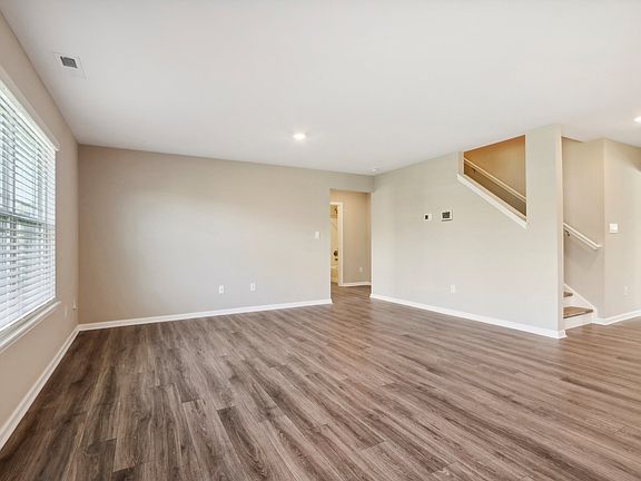 5th image of 537 Marsh Aster Dr