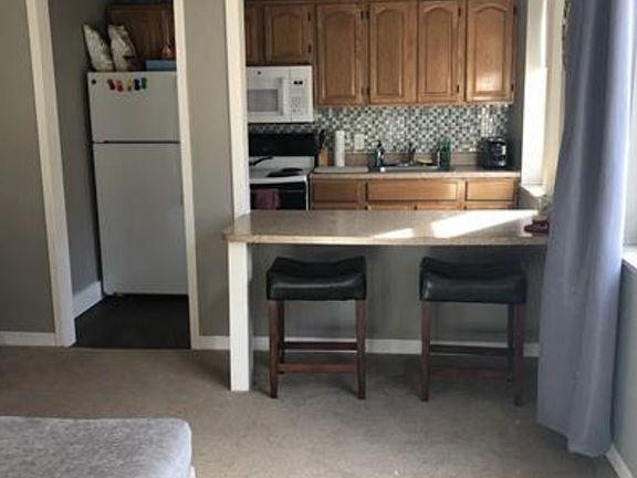 3rd image of 420 Walnut Ave #2C