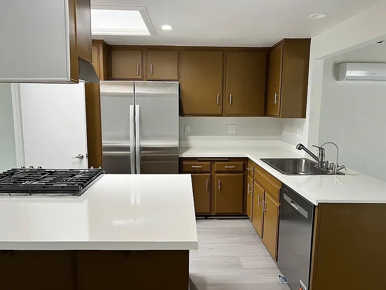 6081 Pamela Ln — Photo 2