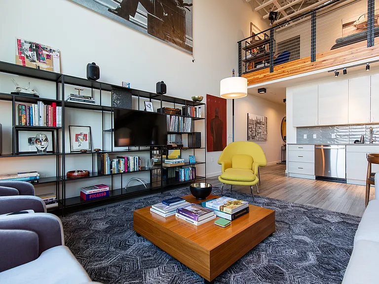 515 W Aspen St #312 — Photo 2