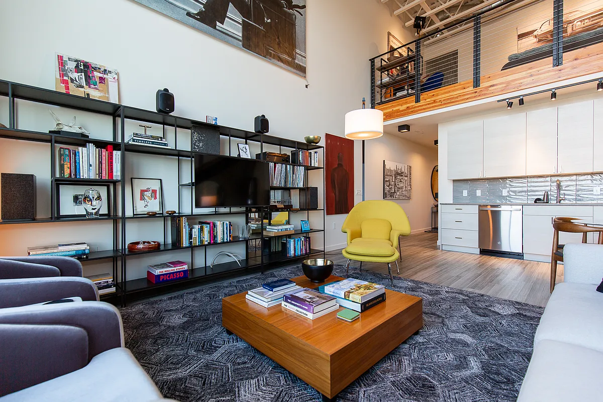 Building Photo - 515 W Aspen St #312