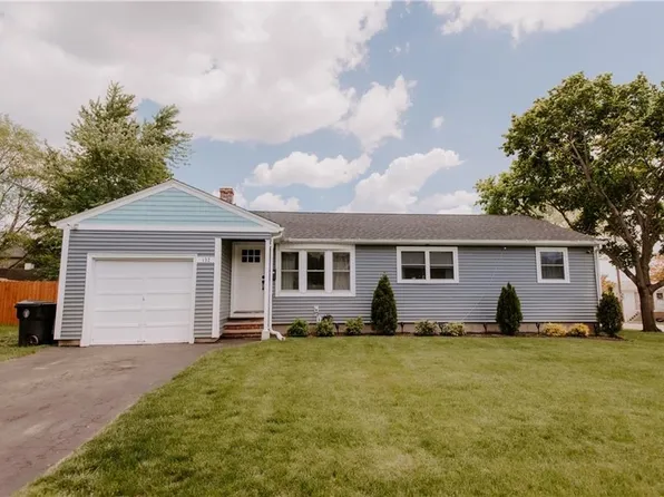 132 Parkside Dr, Warwick, RI 02888