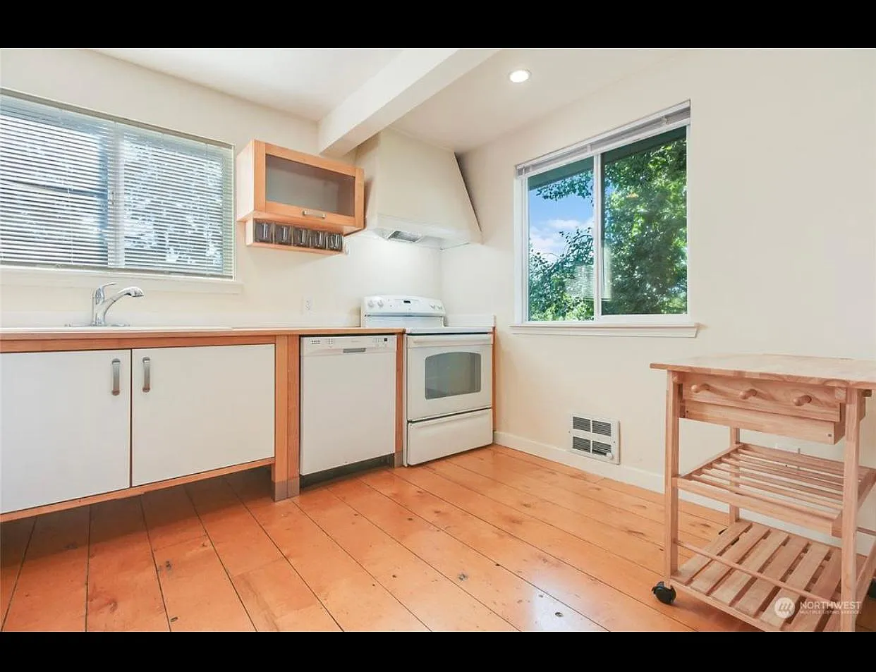 2 bed, 873 sqft, $2,000 — Photo 2