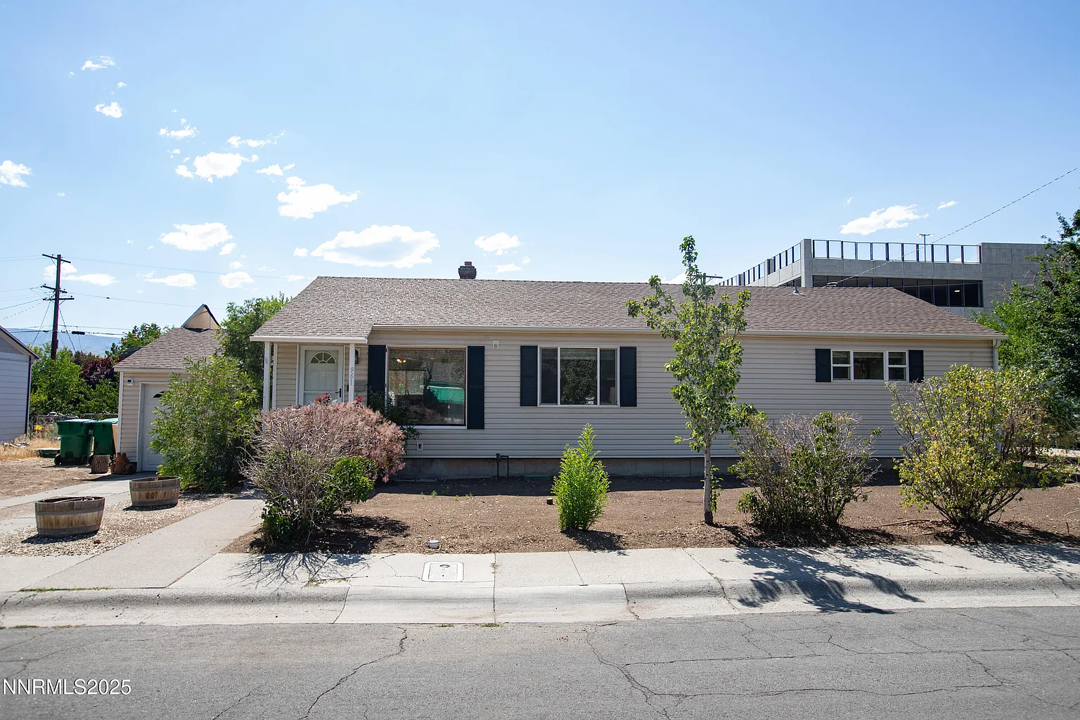 961 Wilkinson Ave photo 1