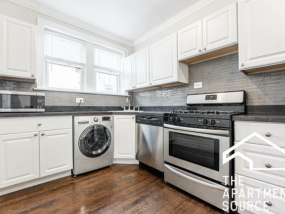 4th image of 3819.5 N Greenview Ave #2E