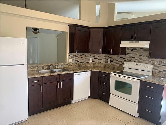 4th image of 2605 Huntington Ct
