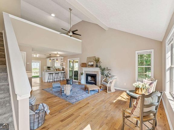 3rd image of 1047 Kennesborough Rd NW