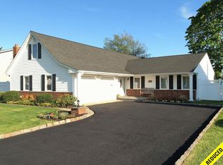 112 Drake Ct, West Islip, NY 11795