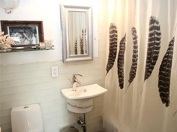 2nd image of 245 E 35th St APT 6G
