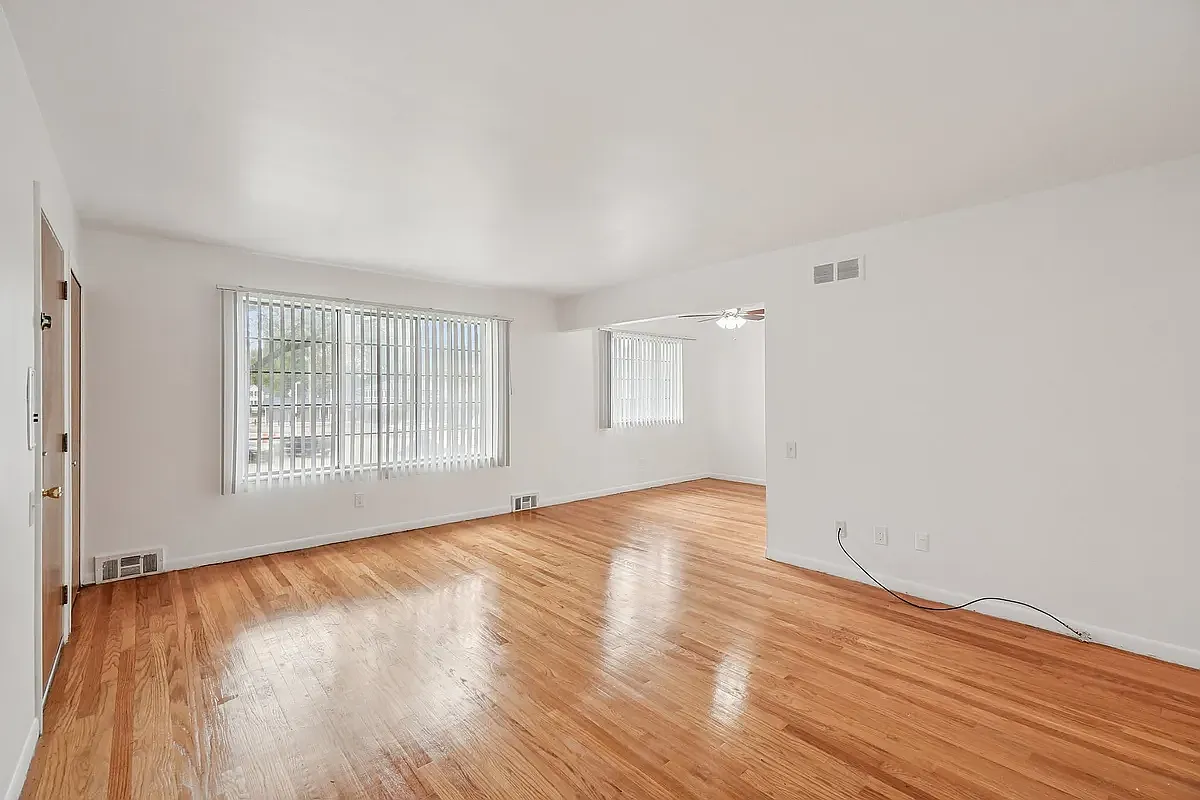 North Shore Apartments — Photo 4