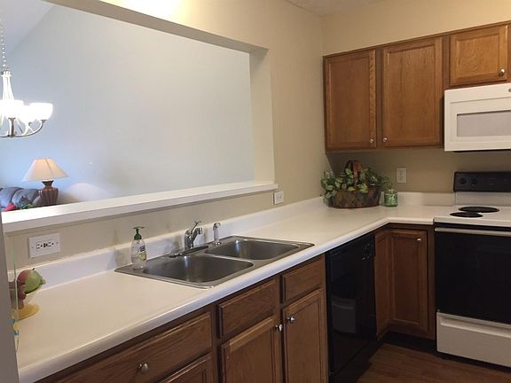 5th image of 7196 Fieldstone Ct Unit D