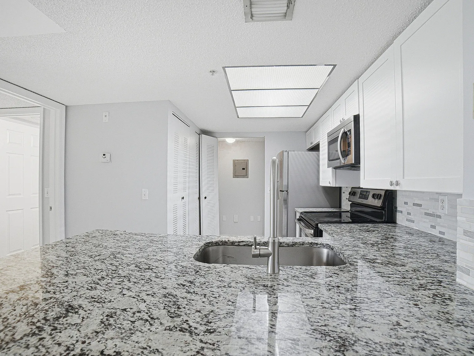 2 bed, 2.0 bath, 1246 sqft, $2,250 — Photo 3