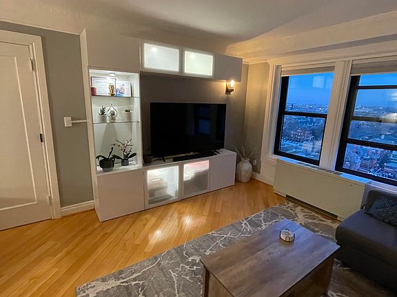 5th image of 15 E Kirby St APT 1222
