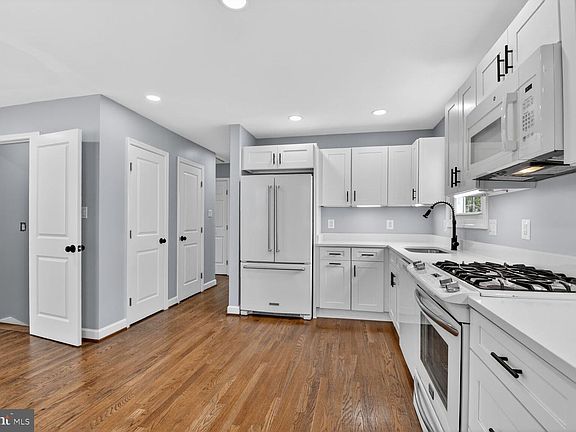 5th image of 6019 Jamestown Rd