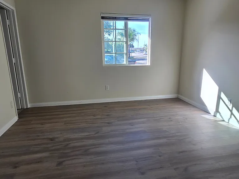 Bedroom 1 - Fan with light