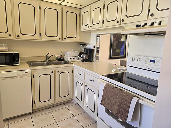 3rd image of 118 Lake Olive Drive