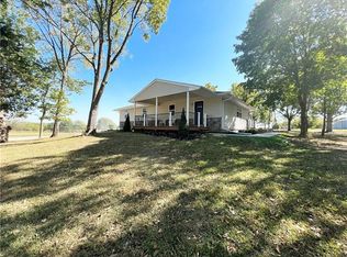 17271 Hollingsworth Rd, Basehor, KS 66007