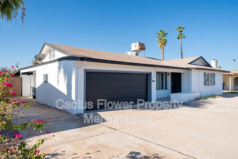 4 bed, 2.0 bath, 1826 sqft, $2,095 — Photo 2