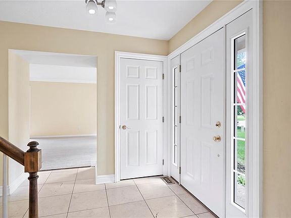 3rd image of 2465 Olde Farm Ln