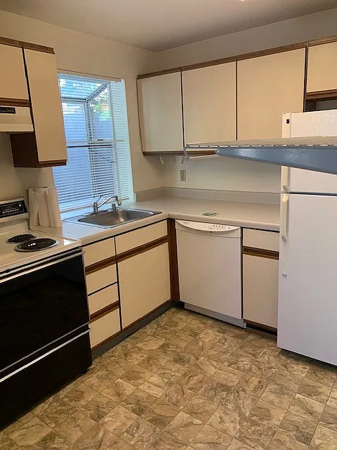 Studio, 387 sqft, $1,300 — Photo 1