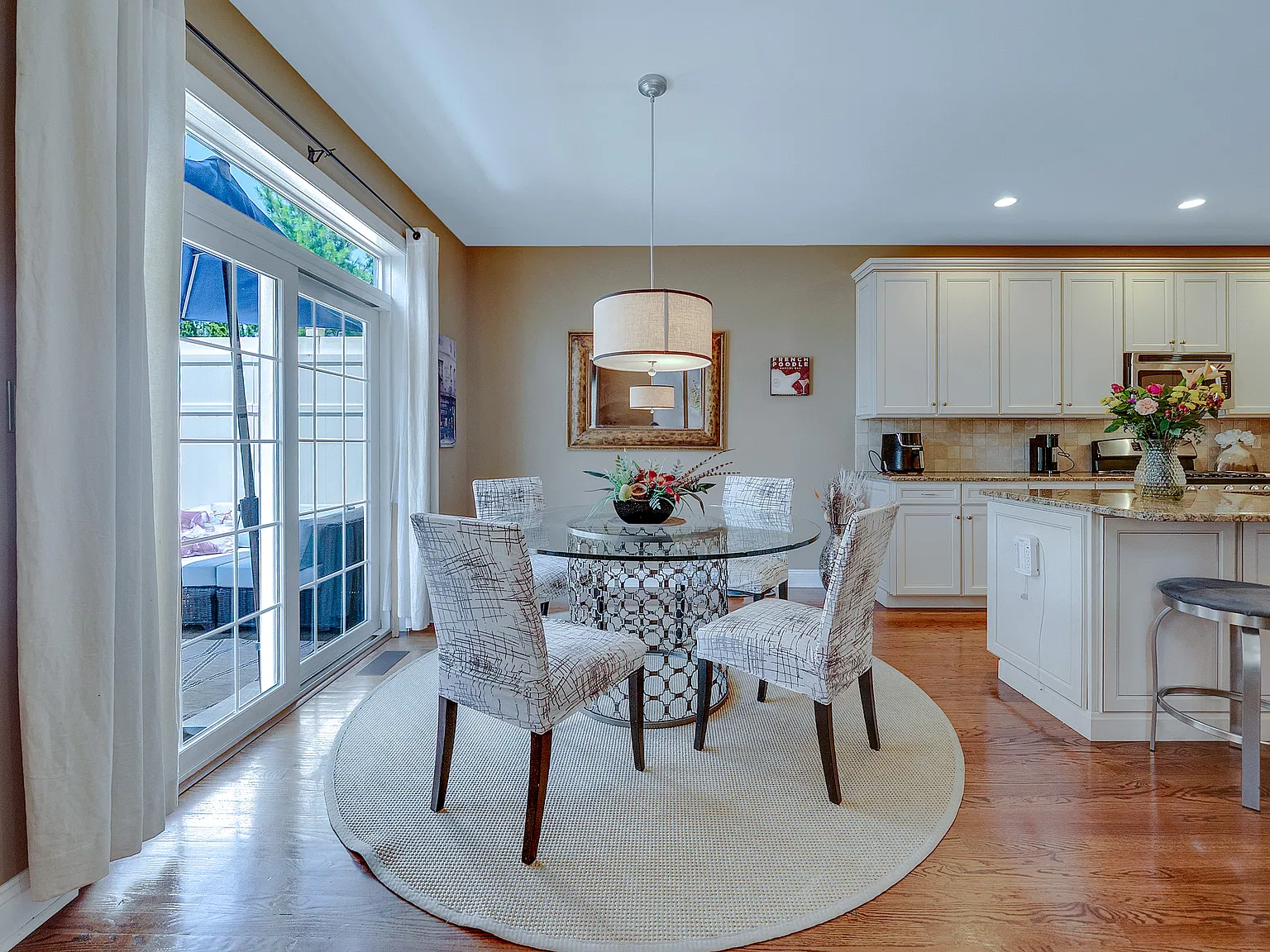 3 bed, 3700 sqft, $3,975 — Photo 4