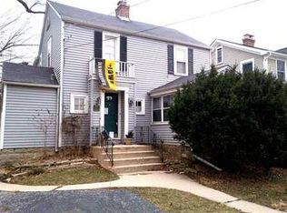 913 N Wheaton Ave, Wheaton, IL