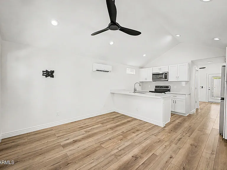 521 W Mariposa St #1 — Photo 7