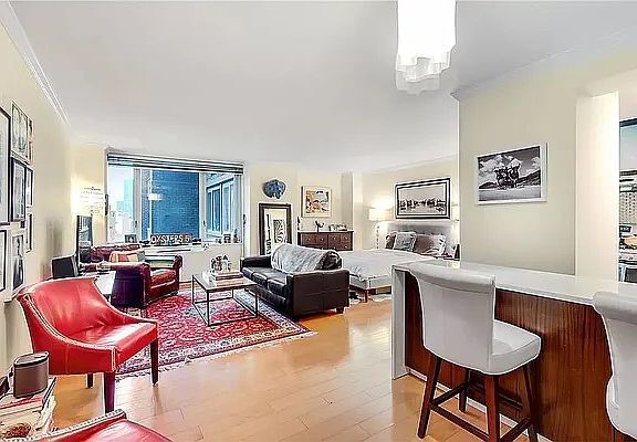 5th image of 322 W 57th St APT 18V